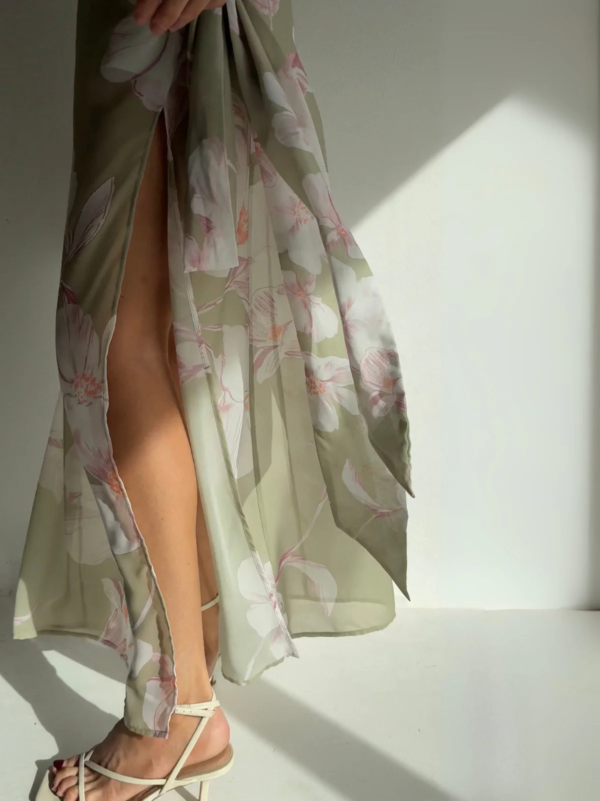 By Nicola Elodie Maxi Dress in Peppermint Floral - Image 4
