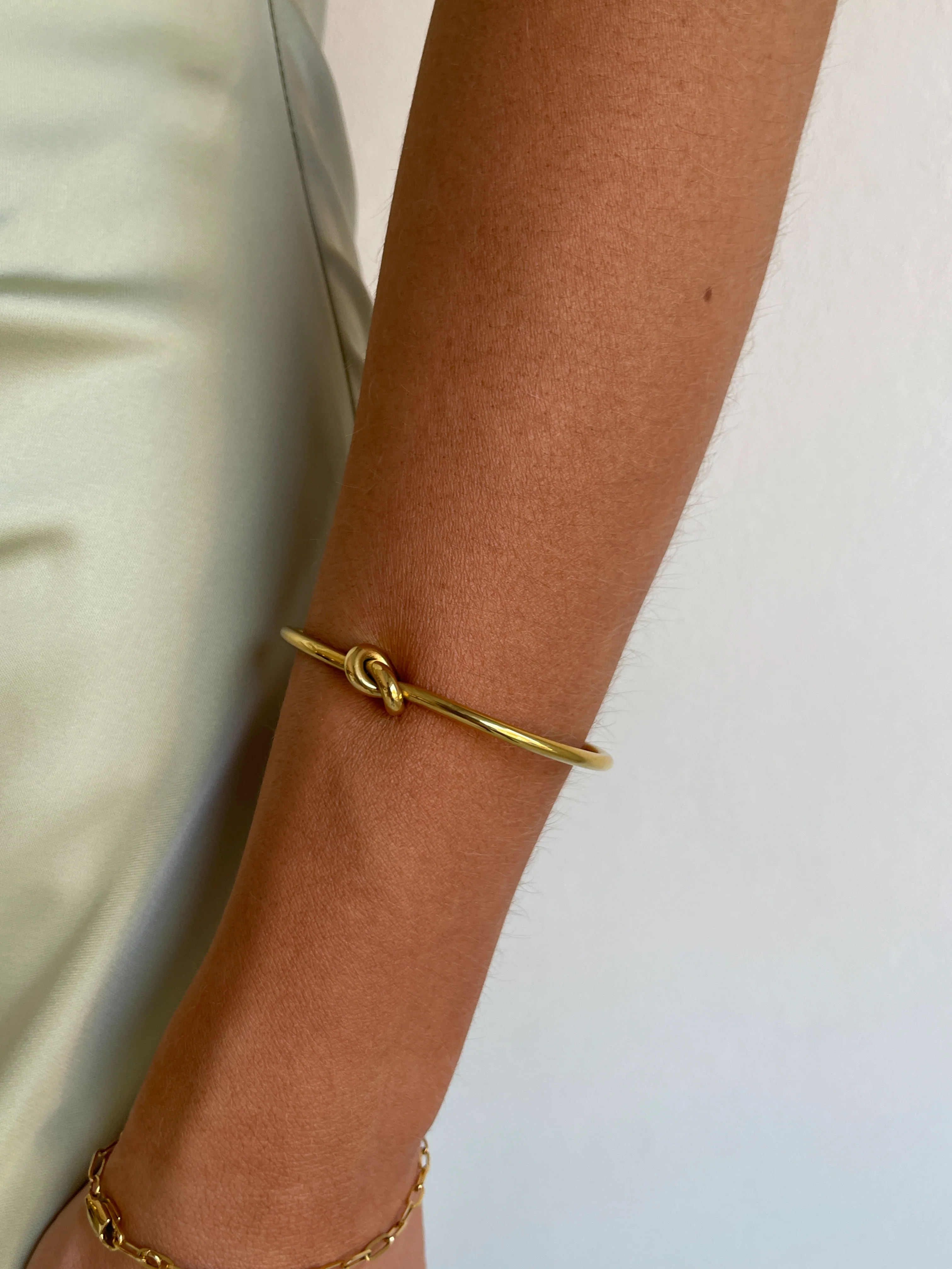 By Nicola Knot Bangle in Gold - Image 6