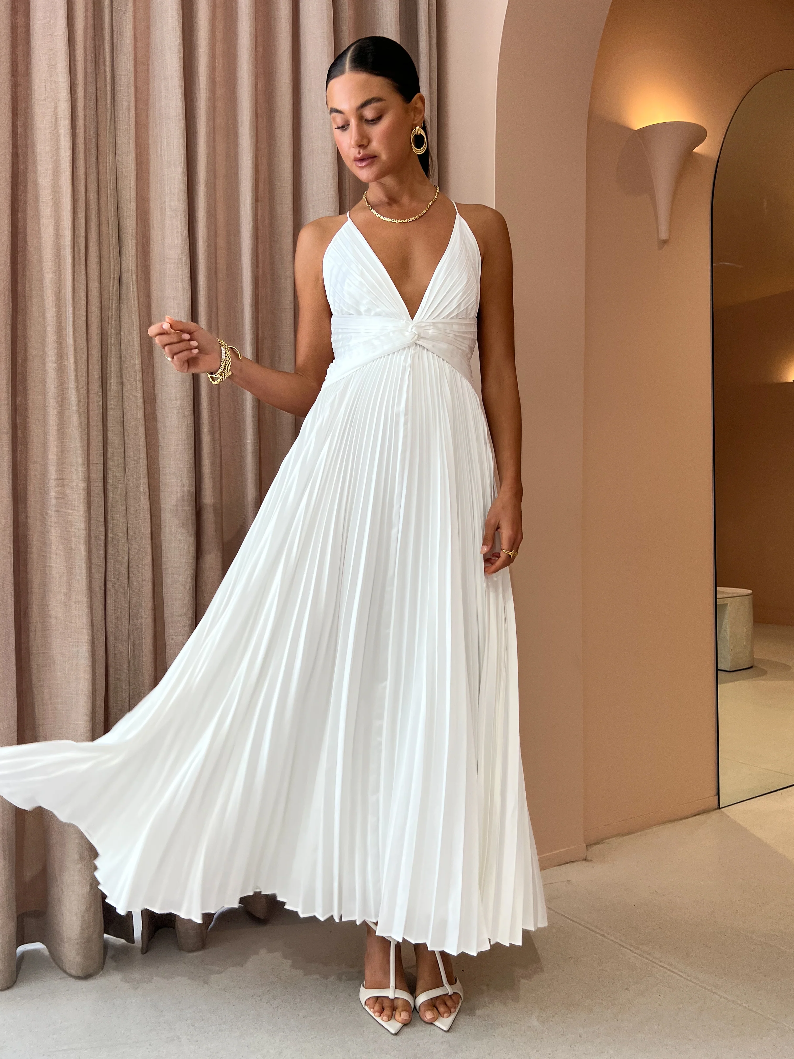Issy Orla Dress in White - Image 3