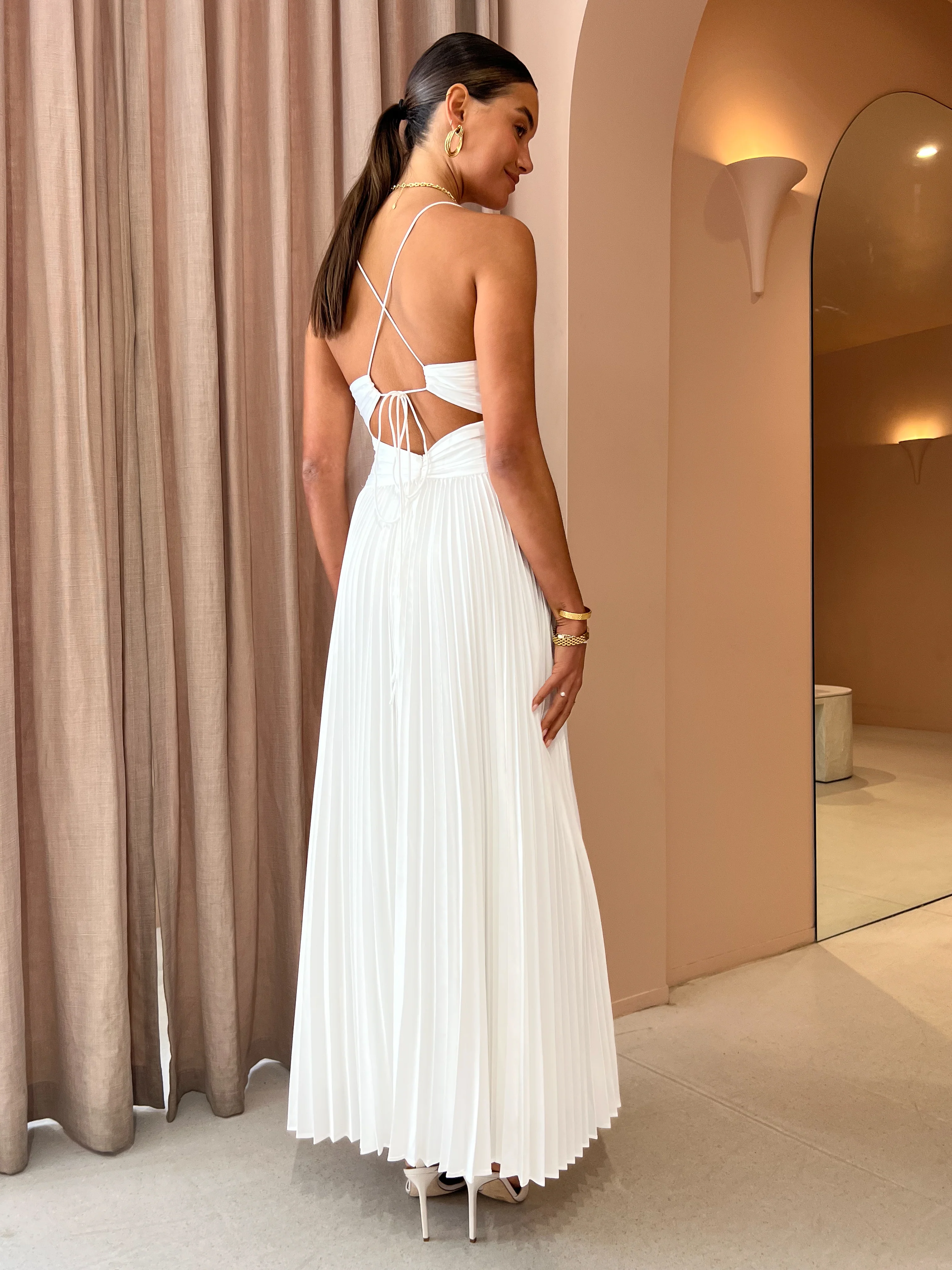 Issy Orla Dress in White - Image 4