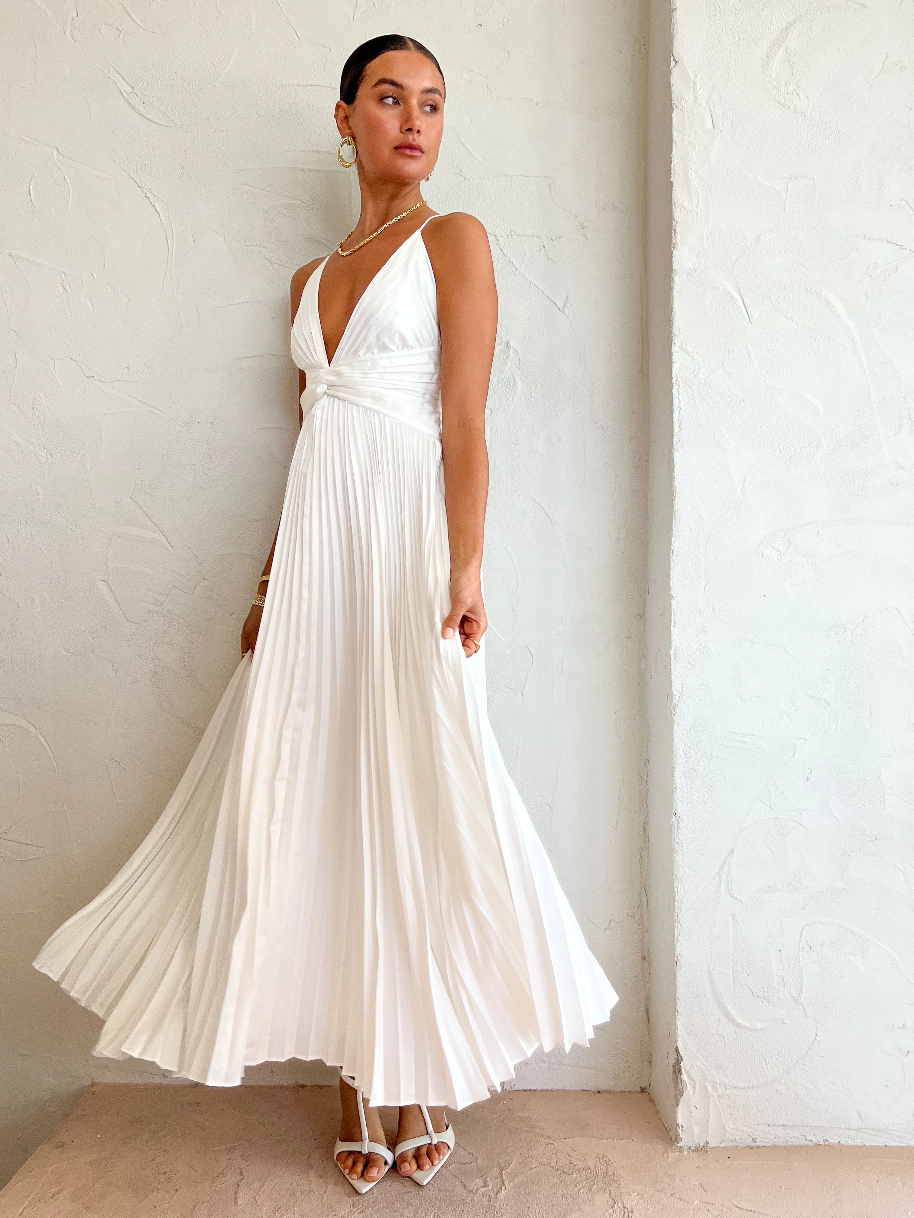 Issy Orla Dress in White - Image 5