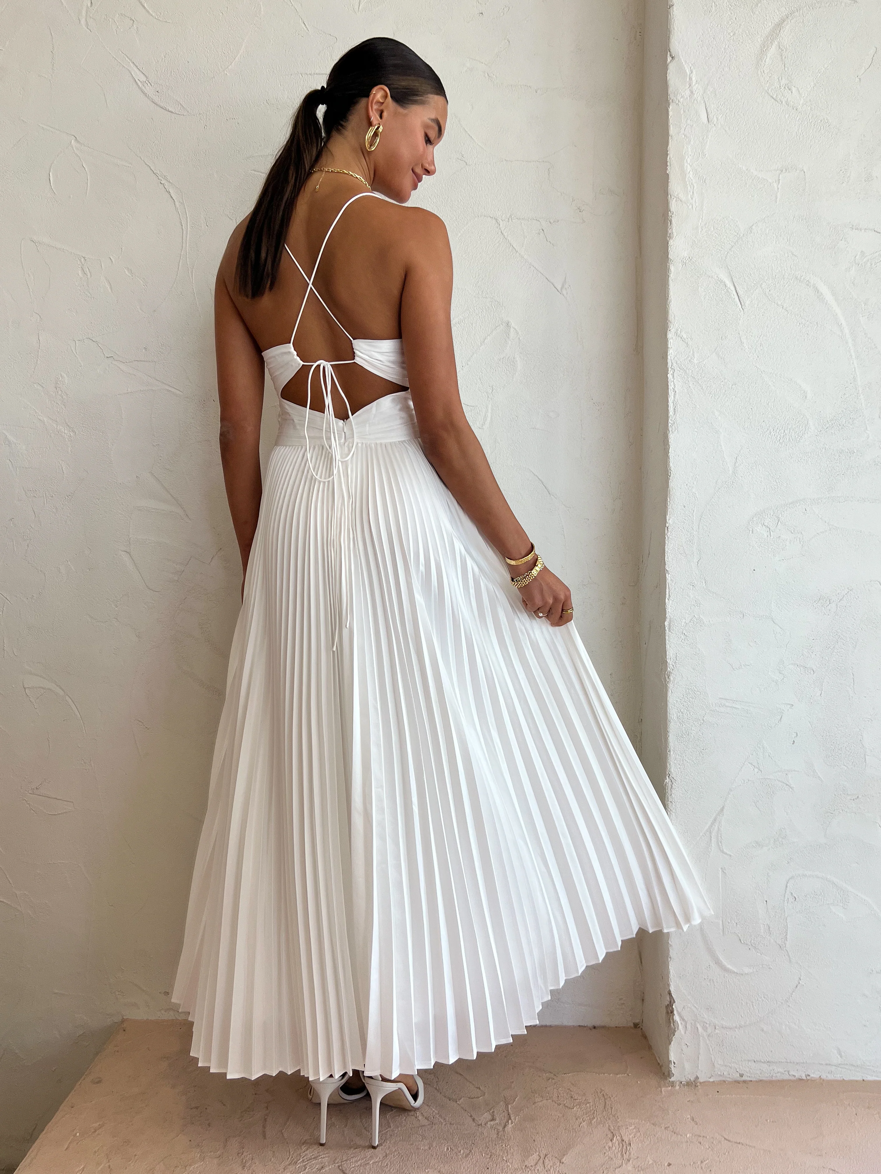 Issy Orla Dress in White - Image 7
