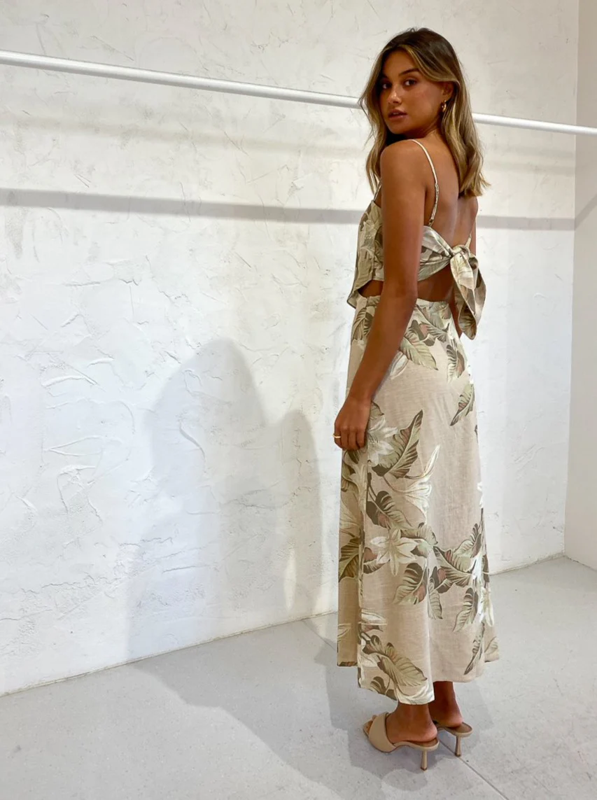 Issy Treasures Dress in Lily - Image 5
