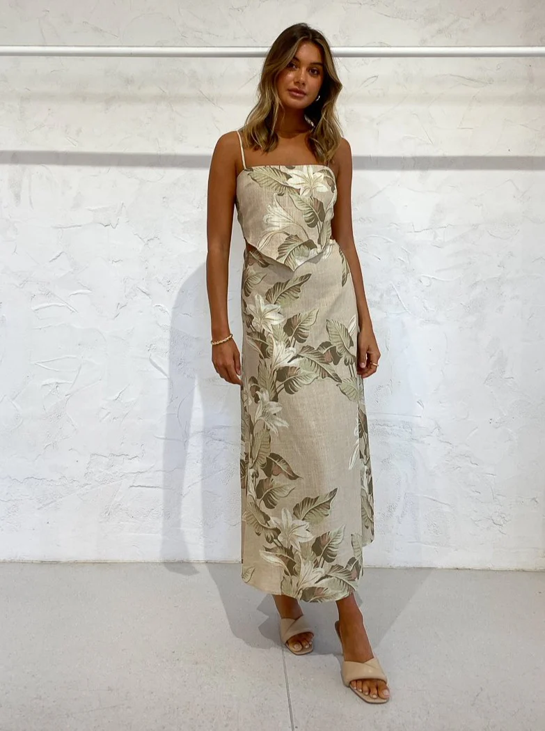 Issy Treasures Dress in Lily - Image 7